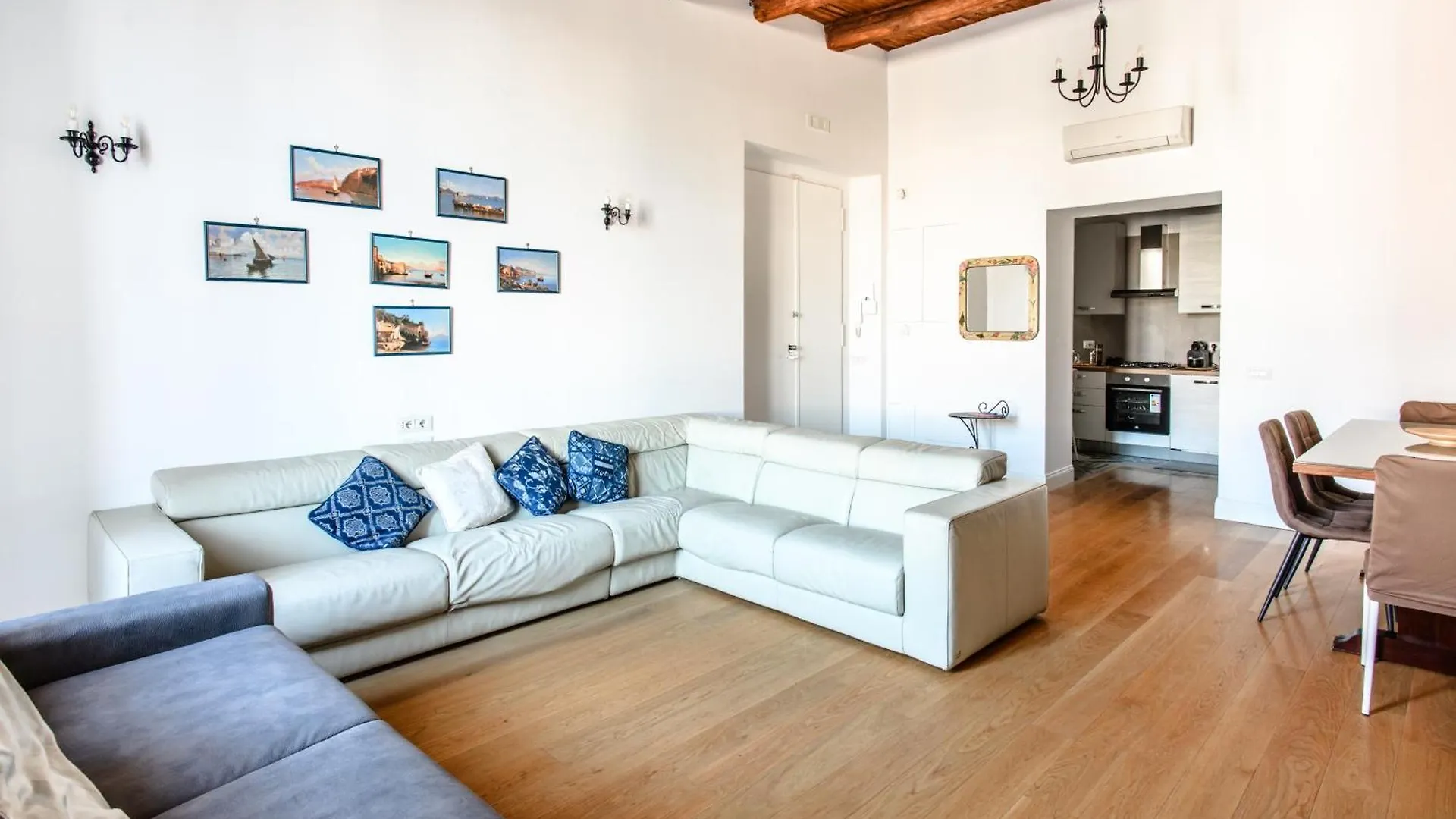 Heart Of Naples By Dimorra Apartment
